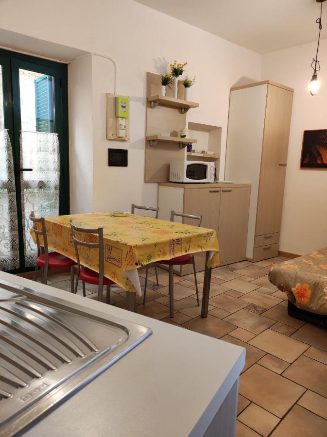 Bilocale Nella Vecchia Citta' Di Mentone Apartment Exterior photo